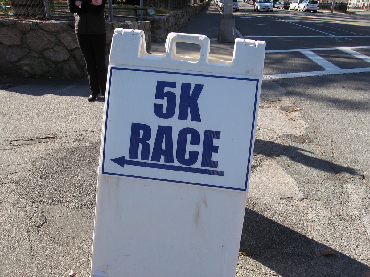 ChrissyTheRD's tweet photo. Trying to improve your 5K time? 10-20-30 workouts might be your answer! #sweatpink #fitfluential #runchat https://t.co/L4tMmk3pl3 https://t.co/HCwgPEYnmM