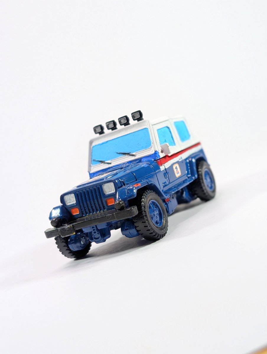 SwittCraft's tweet photo. Postal - USPS x Transformers Crossover

"Don't shoot the messenger, or they may just shoot you."

Postal has been on the back burner since 2025 and I'm so happy how he turned out. I honestly like the mold better on him, even if it isn't an exact match to real postal trucks. https://t.co/062kr1fvZp