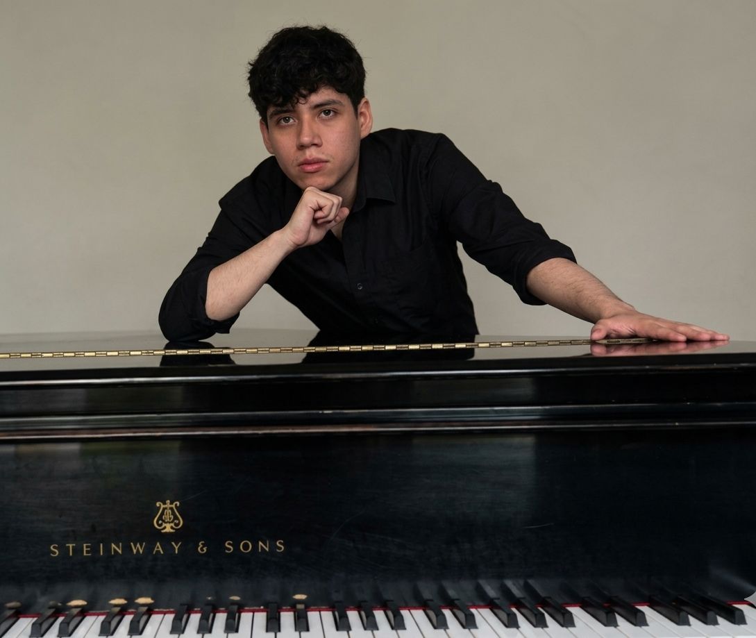 SolisSantos's tweet photo. 🎶Música contra fútbol, en Xalapa 

🎵 Con todo en contra, la OSJEV cambia de fecha y ofrece atractivo programa.

🎹 Expectación por un joven y prometedor pianista chiapaneco.

 @oye_veracruz 
⏩ https://t.co/tJnFqFVkwv https://t.co/R3yOwzfarQ