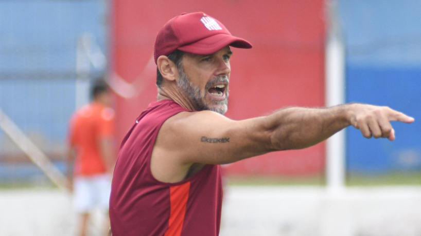 muzzo_bruno's tweet photo. Andrés Yllana NO es más entrenador de #SanMartinTuc🇦🇹. Llegaron a un acuerdo para su desvinculación.
El sábado ante Colegiales dirigirá Hernán de Camilo y será el interino hasta la llegada del nuevo DT. https://t.co/eJgpbam8BC