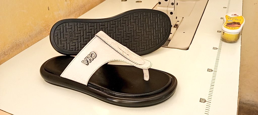 IsahAbdullatif's tweet photo. Want to know a secret about my shoes?

I don't just make shoes; I deliver the quality and confidence you need to stand out from the crowd.

#20k only.

Call/WhatsApp: 07037633259 or 09139103014

To place order: I am available 24/7 to serve you
@Houseofkhairat_ @AM_Saleeeem https://t.co/h7kh0JaFnx