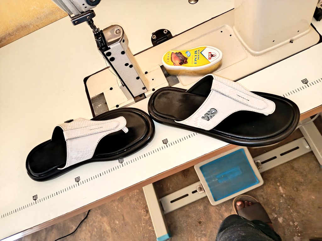 IsahAbdullatif's tweet photo. Want to know a secret about my shoes?

I don't just make shoes; I deliver the quality and confidence you need to stand out from the crowd.

#20k only.

Call/WhatsApp: 07037633259 or 09139103014

To place order: I am available 24/7 to serve you
@Houseofkhairat_ @AM_Saleeeem https://t.co/h7kh0JaFnx