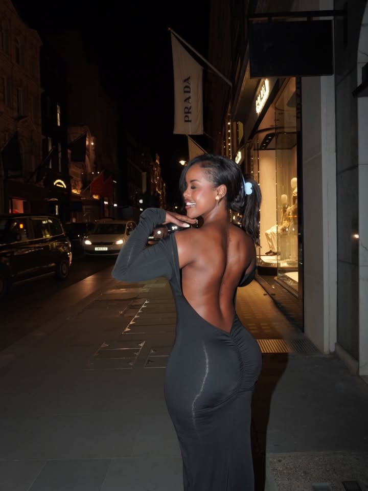 melaninpalace's tweet photo. That back is insane 😍🍫 https://t.co/yVyKzJaB5R