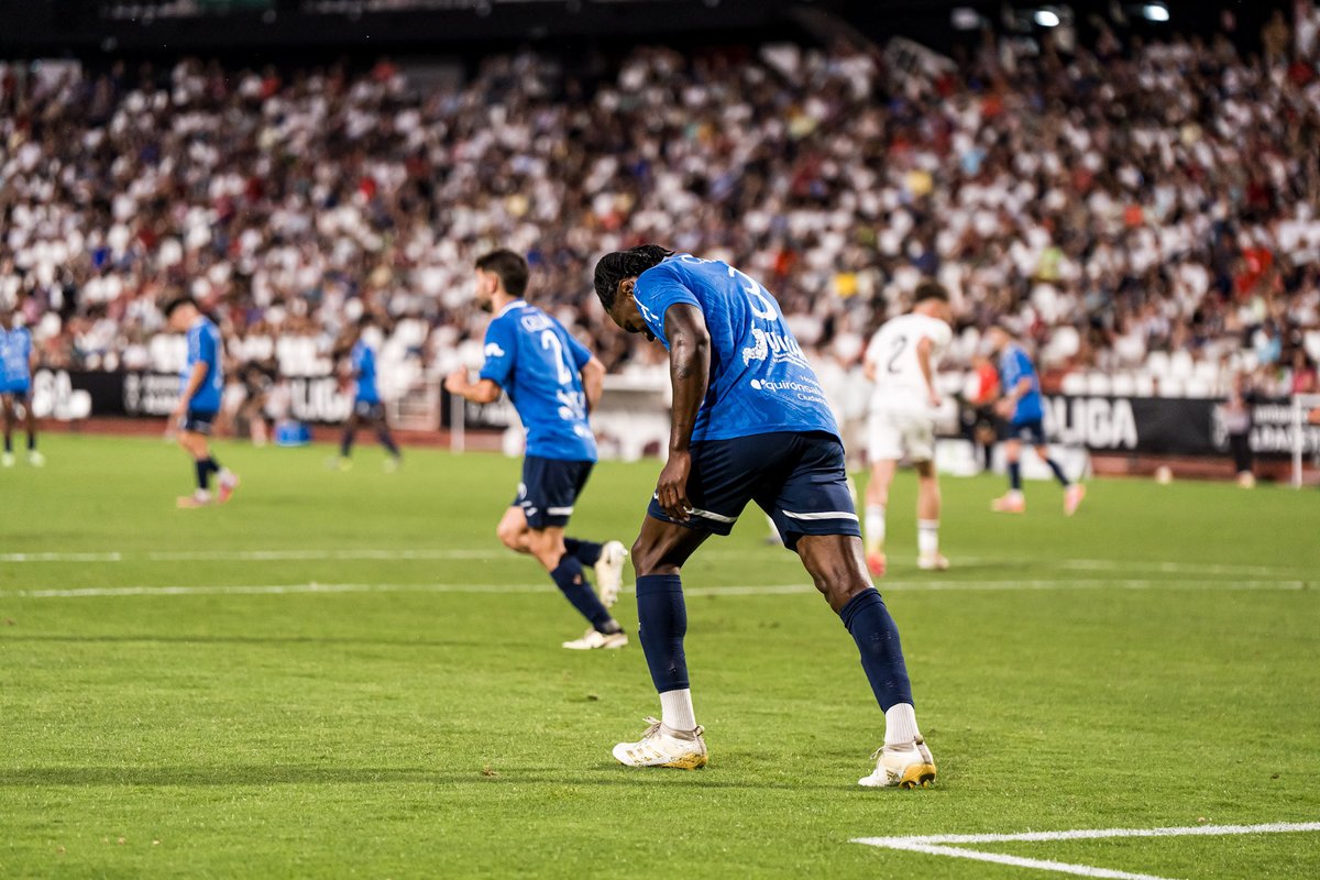 caicedo_'s tweet photo. 👋🏿 25/26  Una temporada  agridulce por no haber alcanzado el objetivo que tanto deseábamos, pero también llena de aprendizajes, esfuerzo y momentos que quedarán. Me quedo con todo lo bueno que hemos vivido. Gracias a quienes apoyaron Vamos @CDManchegoCReal . 🔵⚪️🦬 https://t.co/kit5mnkRKD