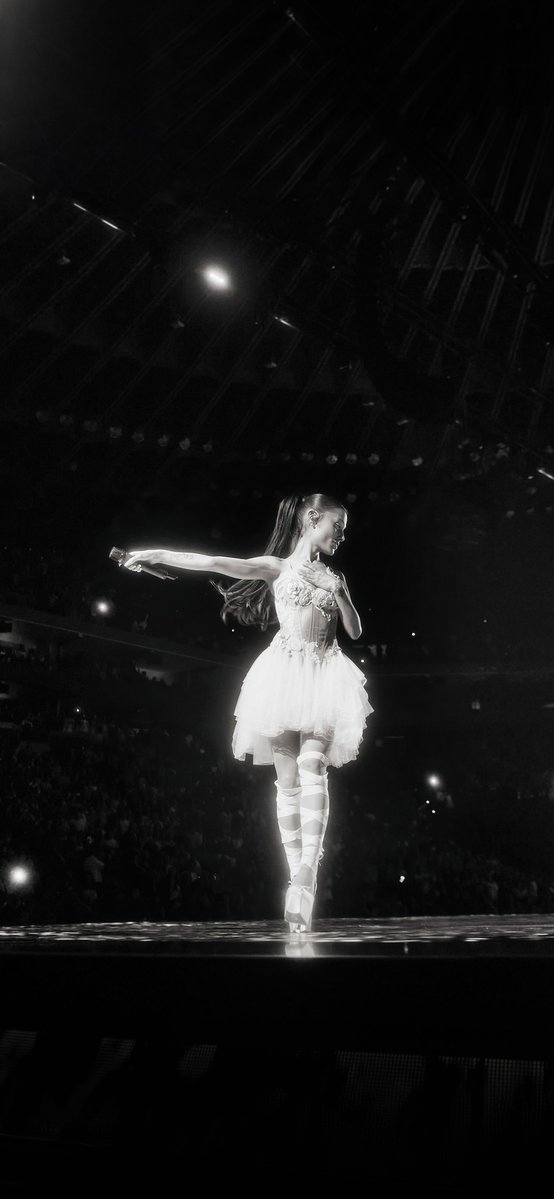 ARTWALLPPER's tweet photo. Ariana Grande | Eternal Sunshine Tour Wallpapers In 4k ☀️ https://t.co/HJ7lY56Phx