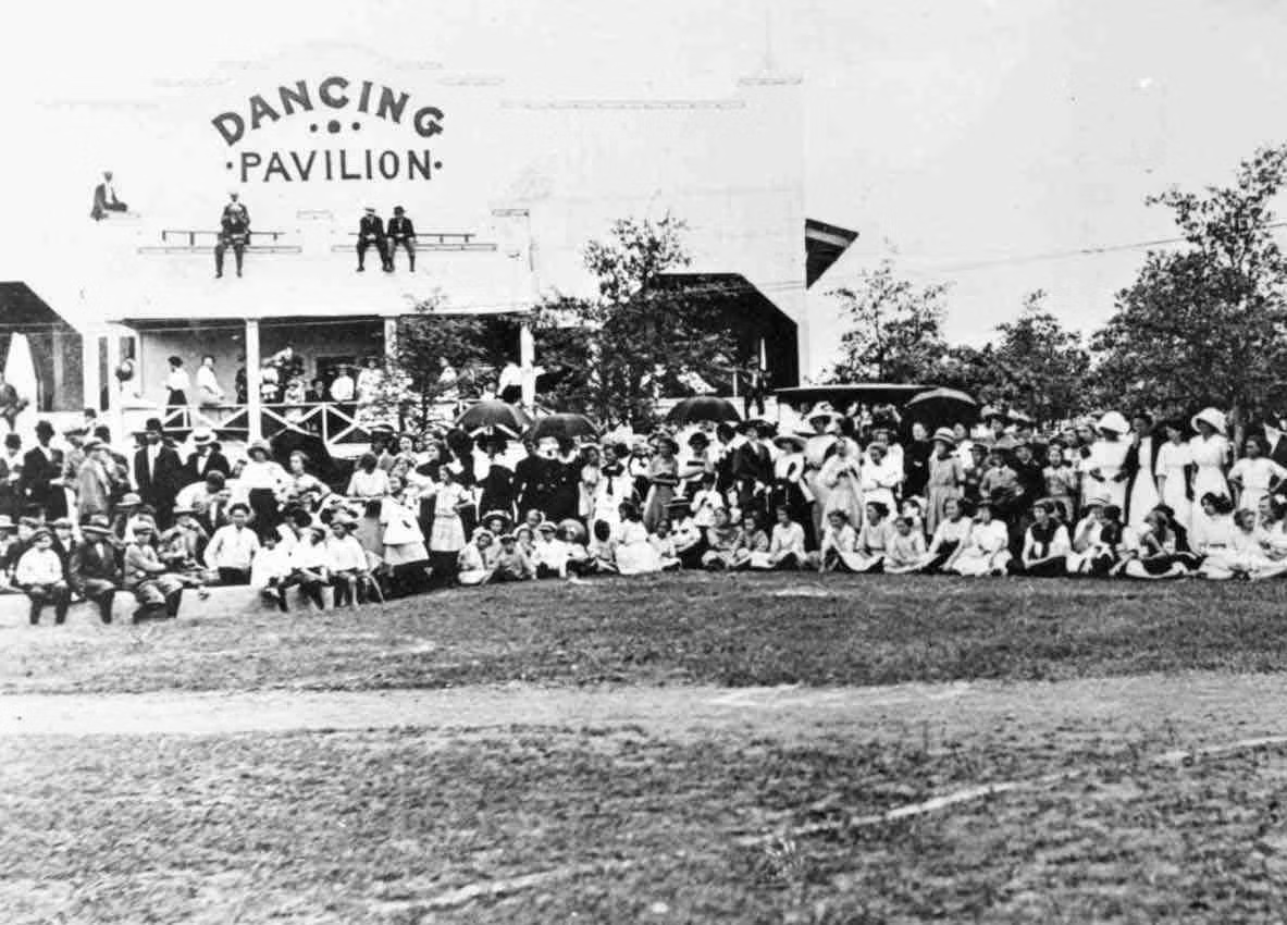 TxHistComm's tweet photo. @fiago7 Central Texas Hill Country is FULL of proud German heritage 🇩🇪 Try Fredericksburg for wine and Luckenbach for the historic dance hall! https://t.co/pOiaep0LP9