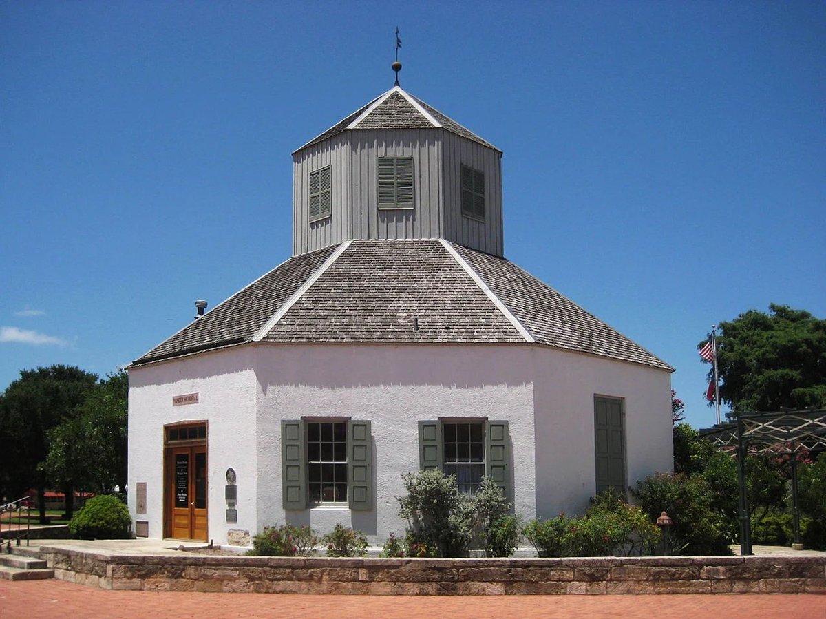 TxHistComm's tweet photo. @fiago7 Central Texas Hill Country is FULL of proud German heritage 🇩🇪 Try Fredericksburg for wine and Luckenbach for the historic dance hall! https://t.co/pOiaep0LP9