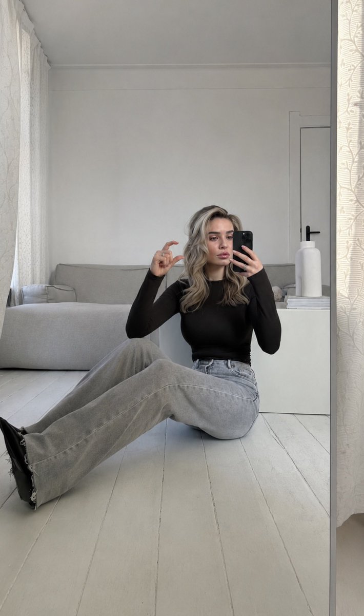 goddinnaomi's tweet photo. Like &amp; rt als je onder de 10 cm hebt😂🤏🏻. https://t.co/7tPVa7iPvv
