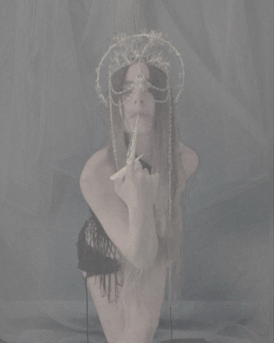 roxyonaa's tweet photo. Angel Weaver: Cloaked In Shadow, Crowned In Gold | The Angel Weaver arrives when your path is being shaped beyond what your eyes can see. What feels delayed, hidden, or uncertain is sacred timing unfolding exactly as it should. Trust this moment in your life. https://t.co/XhqwUJhX8h