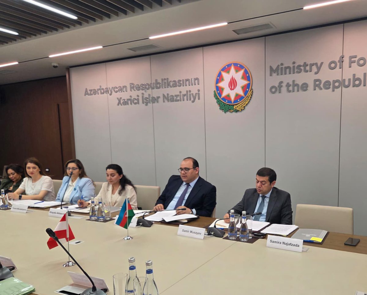 AzerbaijanMFA's tweet photo. Azərbaycan Respublikasının Xarici İşlər Nazirliyi və Avstriya Respublikasının Federal Xarici İşlər və Avropa Nazirliyi arasında konsulluq məsləhətləşmələrinə dair mətbuat məlumatı

⬇️⬇️⬇️

https://t.co/5OvISnhA6y https://t.co/zUe3enB56C