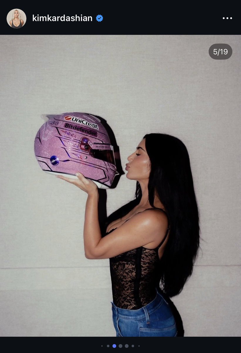 afterracing_'s tweet photo. Kim Kardashian saindo de Mônaco com as melhores fotos do feed https://t.co/WIEVmO4kbj