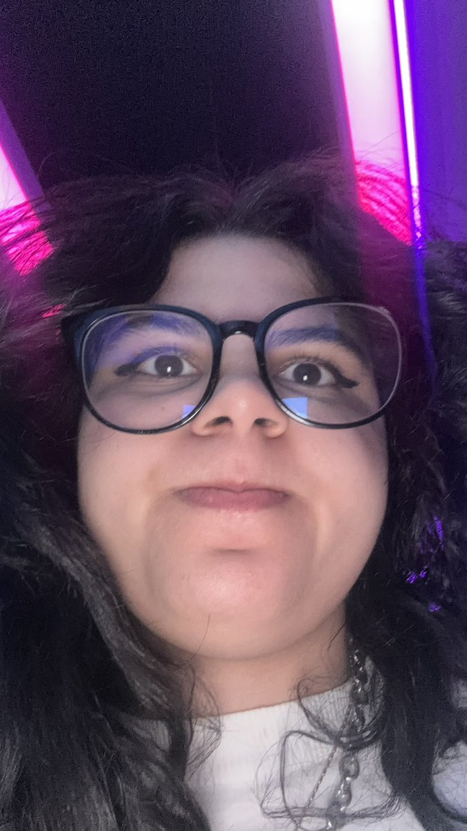 Alien tweet media
