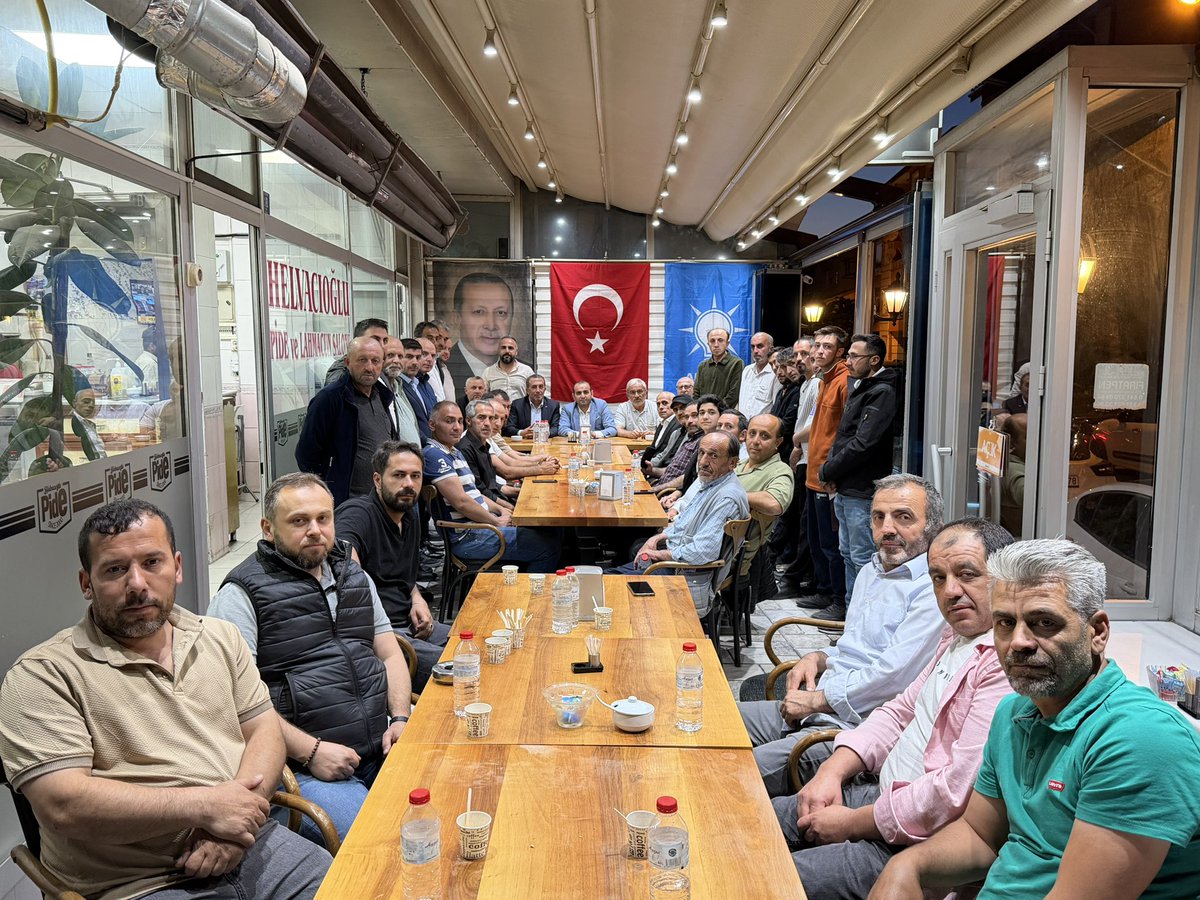AliCaliskan60's tweet photo. AK Parti İl Başkan Yardımcımız, Teşkilat Başkanımız Hasan Hüseyin Koç ve İlçe Koordinatörümüz Mustafa Çakır’ın katılımlarıyla, davamıza gönülden bağlı emektarlarımız ve teşkilat mensuplarımızla istişare ve değerlendirme toplantımızı gerçekleştirdik.

Akabinde Cumhurbaşkanımız Sayın Recep Tayyip Erdoğan tarafından üyelerimize gönderilen teşekkür belgelerini takdim ettik.

Birlik, beraberlik ve kardeşlik ruhu içerisinde geçen toplantımızın teşkilatımıza ve şehrimize hayırlı olmasını diliyorum. Durmadan, yorulmadan çalışmaya devam edeceğiz. 🇹🇷 #AKParti #Tokat #BirlikBeraberlik #durmakyokyoladevam
