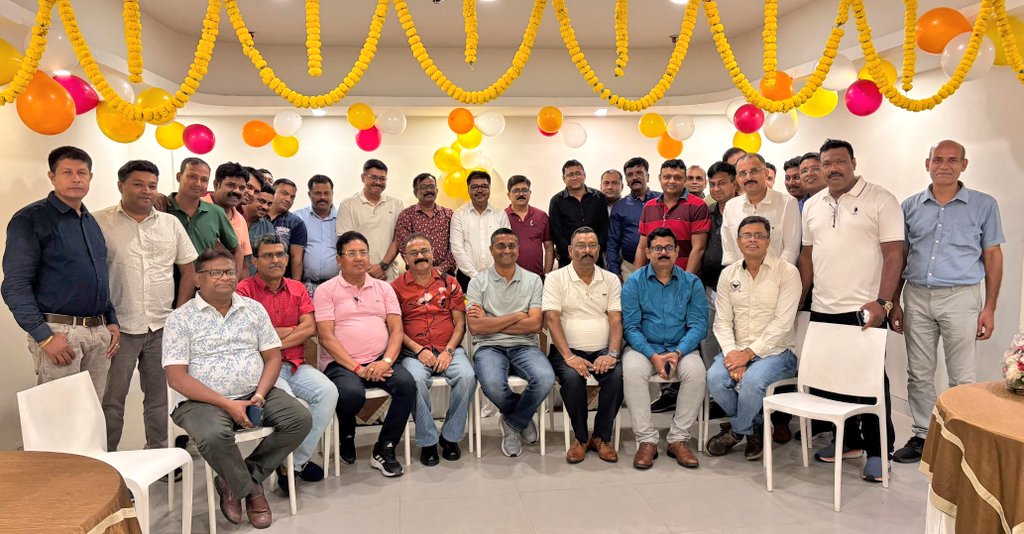 AmitV_IPS's tweet photo. Thank you, Team ESD, for your support, dedication, and camaraderie that made my tenure as DC, ESD truly memorable !!

#TeamESD #Gratitude #KolkataPolice https://t.co/F1Ko7UqnU8