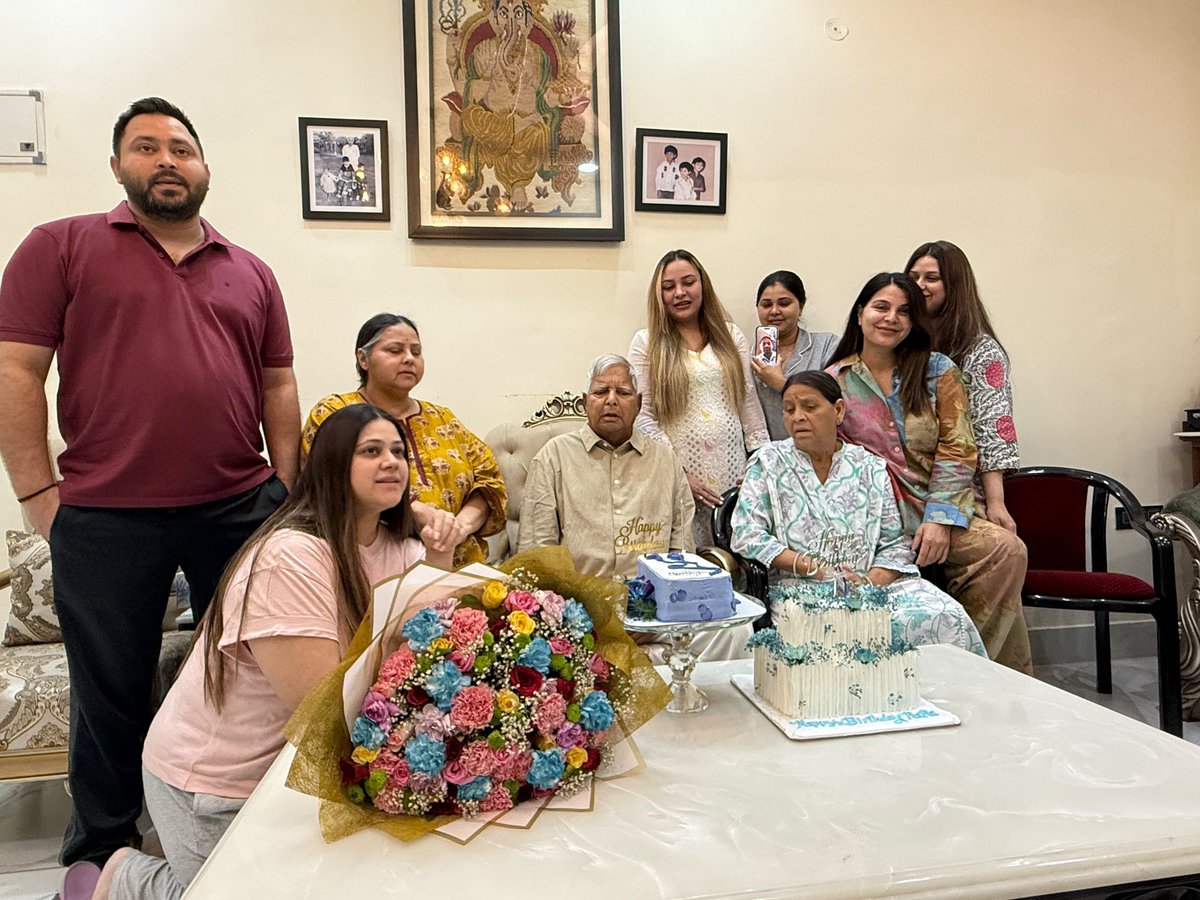 yadavtejashwi's tweet photo. Happy Birthday Papa! https://t.co/NKmSKmXdrl