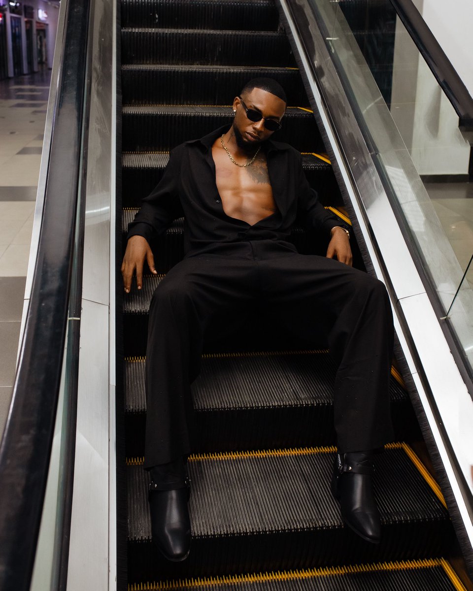 itisbobby's tweet photo. Elegance with a little touch of self-awareness ✨
👔👖 HAEL https://t.co/pIjZLT7X45