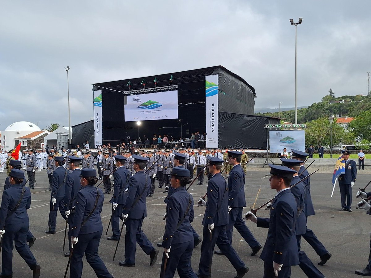 SLOinPOR's tweet photo. The 🇸🇮 Ambassador attended the military parade in Terceira, Azores, as part of the official Dia de Portugal celebrations, honouring Portugal’s Armed Forces and marking the country’s National Day.

Feliz Dia de Portugal! 🇵🇹 https://t.co/sFdlJUQAWW