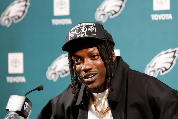 SleeperEagles's tweet photo. #Eagles CB Riq Woolen had a TREMENDOUS practice today.

He sacked Jalen Hurts and came down with an interception off him, per local reporters.

Big time players make big time plays 🤷‍♂️ https://t.co/ZRiV8Obv73