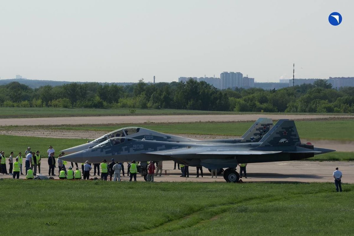 alpha_defense's tweet photo. Years ago some “defence newbies” used to suggest:

2 squadrons of F-21
2 squadrons of F/A-18
2 squadrons of Gripen
2 squadrons of Typhoon
2 squadrons of Rafale
2 squadrons of Su-35

We said then: This is a logistical nightmare.

Fast forward to today: strategic thinkers and seasoned commentators 

Bhaiya pack kar do:

2 kg aloo :114 Rafales
1 kg pyaj :40-50 Su-57s

Aur upar se thoda dhaniya daal dena ~ Gripen.

Meanwhile, mummy is at home making khichadi:

LCA with Israeli supply chain 😂