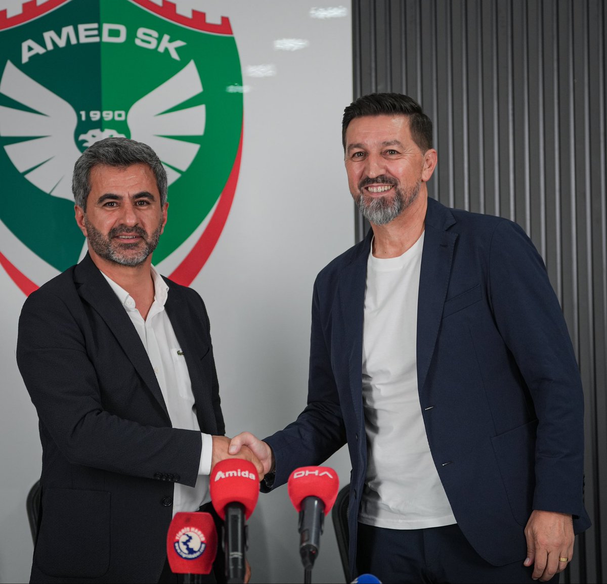 amedskofficial's tweet photo. Kulübümüz, tecrübeli Teknik Direktör Besnik Hasi ile 2026/2027 ve 2027/2028 sezonlarını kapsayan anlaşma sağlamıştır. Teknik Direktörümüz Besnik Hasi’ye Amedspor ailesine hoş geldin diyor, görevinde başarılar diliyoruz.

Kulûba me, bi Dîrektorê Teknîkî yê xwedî tecrûbe Besnik Hasi re, ji bo serdemên 2026/2027 û 2027/2028'an peyman girê da. Em xêrhatina Dîrektorê xwe yê Teknîkî Besnik Hasi dikin û serkeftinê jê re dixwazin.