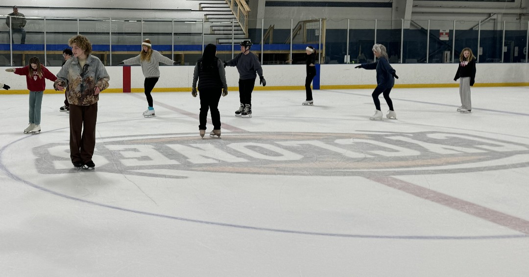 Fvicearena's tweet photo. Have you registered for summer skating lessons?  Classes are now forming.   We have classes for beginning and advanced skaters.  Register for a hockey or figure skating class today on the Fox Valley website https://t.co/BEn8xkECpz #skating #fvia https://t.co/deuoKq6K4b