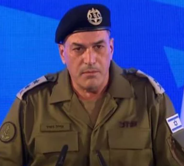 BavliRaanan's tweet photo. המדובר בפחדן. הוא היה שיריונאי והואי יודע שהמושג "טנקיסטיות" זה חרטא בריבוע. הוא גם יודע שיחידות מעורבות בשריון זה דבר בלתי אפשרי. אבל במקום להתייצב מול בג"צ כמו גבר ולהגיד את האמת בקול צלול וברור, הוא בחר להשתפן ולאפשר להם להרוס את חיל השיריון המפואר. https://t.co/cyzwM7lwnw