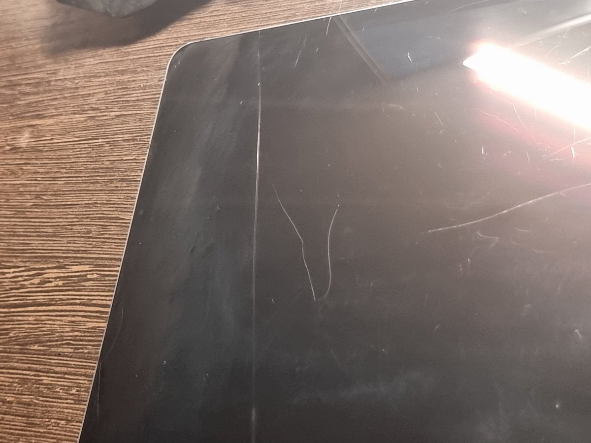 deinejay's tweet photo. I'm not a stingy person usually but tell me why i gave my tablet to my sister in PERFECT condition after 3+ years and now it's full of cracks and scratches to the point I probably will have to change the display entirely and let me tell you it wasn't cheap tablet 🥹🥹🥹🥹🥹 https://t.co/Qnrk0QiREA