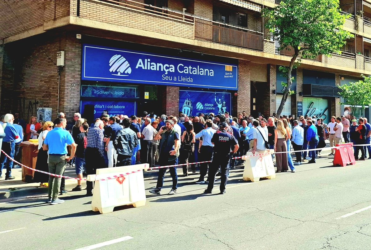 ResistenciaCat's tweet photo. Inauguracions de més seus del partit independentista Aliança Catalana https://t.co/H3ixKAncq6 https://t.co/Pz3ihXRQWs