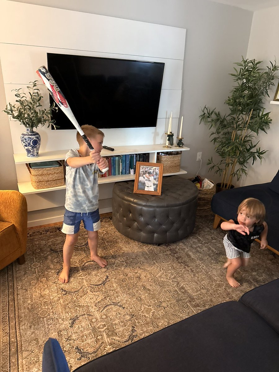 msimeona's tweet photo. Shoutout to the nephew for taking a framed Edgar Martinez photo with him pretty much everywhere he goes. Truly legendary 😂 @Mariners https://t.co/NEB81uhQ3k
