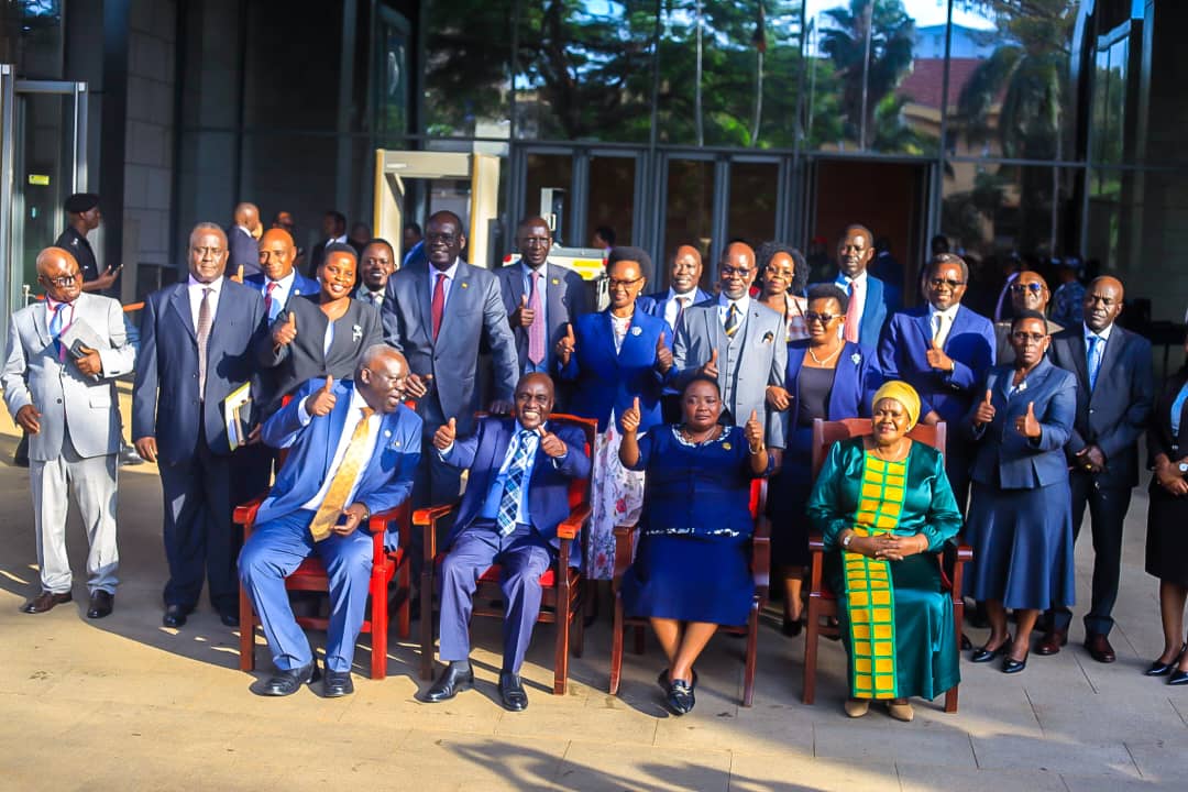 R_Nabbanja's tweet photo. I congratulate the Rt. Hon. Deputy Prime Ministers and Hon. Ministers  in @OPMUganda for assuming their offices today. 

I sincerely thank the outgoing Rt. Hon. 2nd Deputy Prime Minister Gen Moses Ali, and Hon. Ministers for their invaluable contributions to the development of our country and wish them success in their new roles within government and outside government.

I warmly welcome the new leaders to OPM, which is the fulcrum of the government. I wish to assure them that we shall work as a team and support one another. 

I wish them successful service to the people of Uganda. @GovUganda @Parliament_Ug @gracemarymugasa @HamsonObua @StateHouseUg @UgandaMediaCent @JaneRuth_Aceng