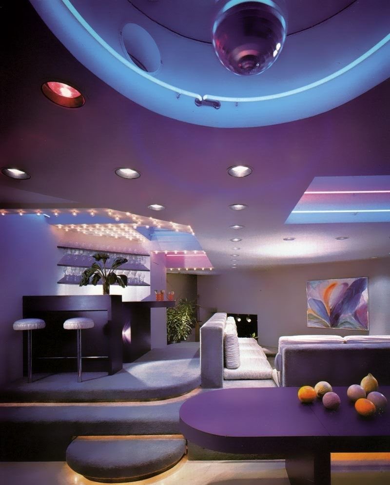 luusssso's tweet photo. 1980s recessed lighting was a completely different world https://t.co/9Iu31WfZ1J