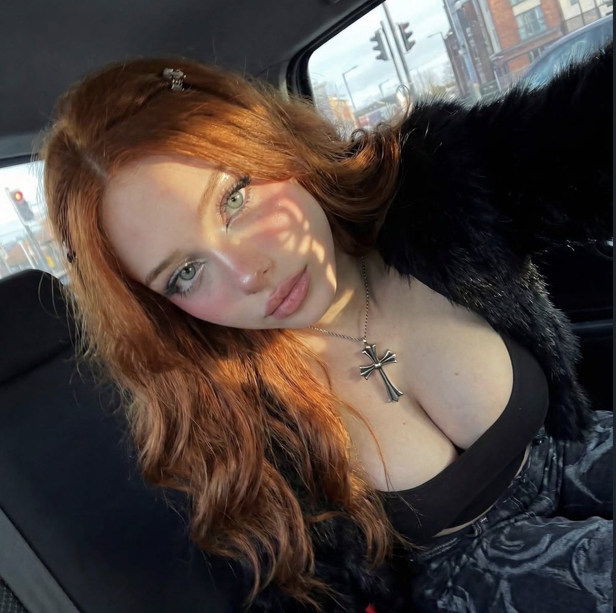 GothGirlmo's tweet photo. If I show u, u show me?   😏🤫 https://t.co/9yZRrqW1Kl