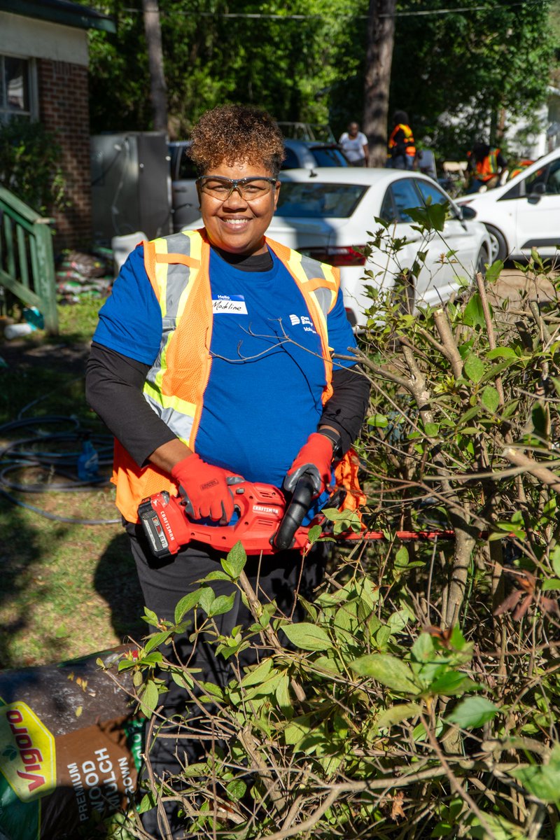 domenergysc's tweet photo. Through this effort, 30 employees came together to support home repairs, cleanup, and critical needs - like a new fridge and recliner - bringing greater comfort and peace of mind. 🏡

Explore how EnergyShare can help or how to give back 🔗 https://t.co/WDmN1VX1PO https://t.co/j1YD9mcNUn