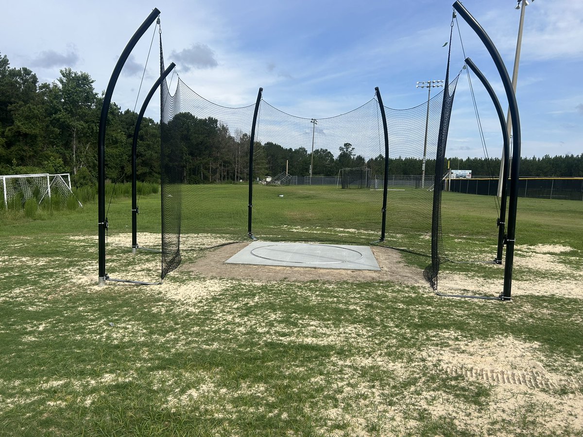 Coach_Pfiester's tweet photo. More progress this week in #LongCounT !  New discuss ring and shot-put ring are installed and the pavement for the new track is going down!  Huge for our kids!  #ERWE #Team29 https://t.co/xI9PGCdiat