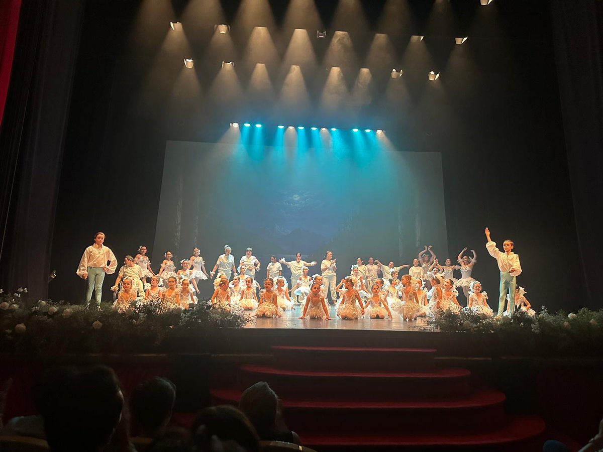 AytoMurcia's tweet photo. La concejal de Mujer, Políticas de Conciliación, Mayores y Discapacidad, Ascensión Carreño, ha asistido a la Gala de Verano de Astrapace.

📍 Teatro Romea de Murcia https://t.co/ntQrrgsOu2