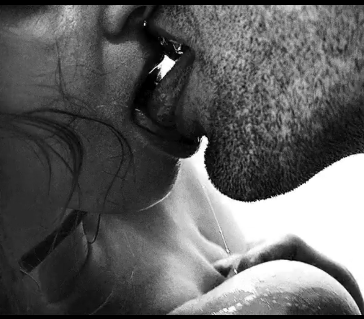 Passsional's tweet photo. Un beso, 
de esos que te provoquen 
olvidarte del mundo y sólo 
vivirlo a Él. https://t.co/EEmith8Vej