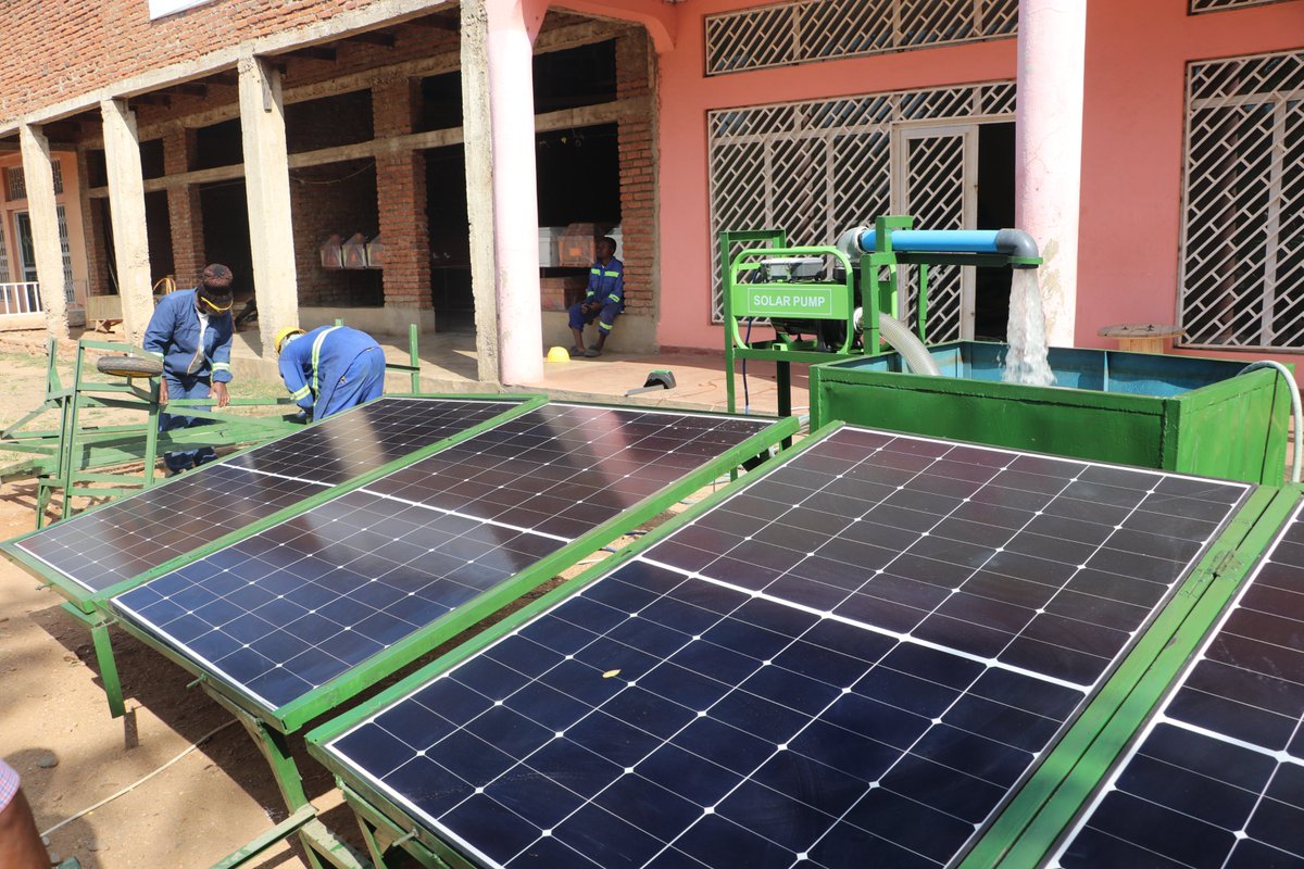 UNMalawi's tweet photo. The UN Resident Coordinator, @beckyadda visited Smart Energy Enterprise Co. Ltd in Karonga today to learn about solutions for irrigation and climate resilience.

With support from @giz_gmbh through @KfW_FZ_int and @undpmalawi farmers are supplied with movable solar powered pumps https://t.co/9PGVSMFFPr