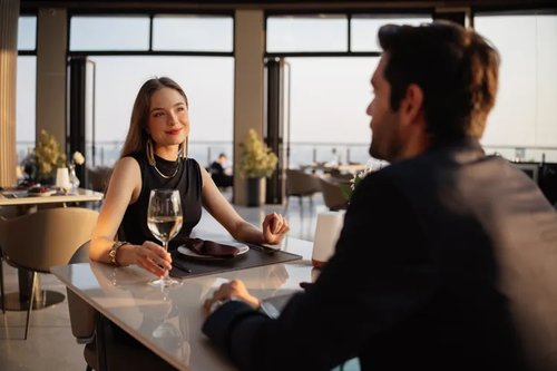 excaliburplan's tweet photo. More than half of Gen Zers say they’ve overspent to appear more financially successful. For some, dating is a key driver—almost 17% say they’ve taken on debt or hurt their credit score to buy a gift for a partner. https://t.co/sKSRrWRqPT https://t.co/UJkJ4DLZUU