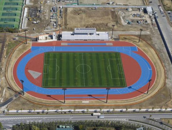 AsieRugby's tweet photo. 🇯🇵La ville d'Urayasu va rénover le Briobecca Urayasu Stadium et faire passer sa capacité à 5 000 places en agrandissant la tribune. Objectif: En faire le stade hôte des D-Rocks en 2029. Je ne suis pas fan. La pelouse est loin de la tribune avec cette piste d'athlétisme atroce... https://t.co/Z8LsIcCZqX