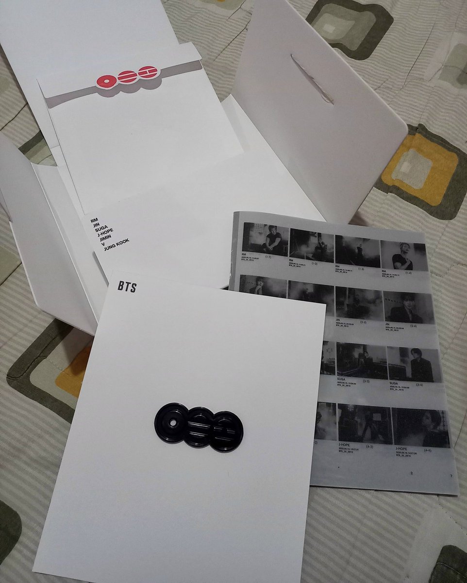 overlaycapacity's tweet photo. INI ALBUM BTS DENGAN PC TERTIPIS YANG PERNAH AK UNBOXING

#BTS_ARİRANG #albumkpop #unboxing https://t.co/ayuzXgIrbx