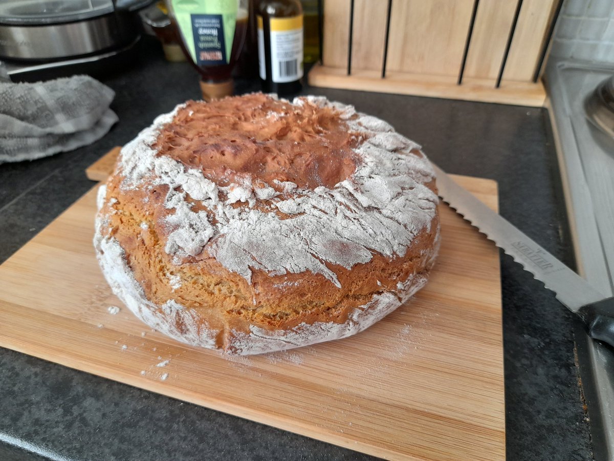 realjulietdelta's tweet photo. Ooh!
Another wonderful, fresh loaf of Greek yoghurt and flour straight out of the oven! #yummy 😋
(To dip in my veg &amp; chicken chilli) https://t.co/WCXpJ8PPZD