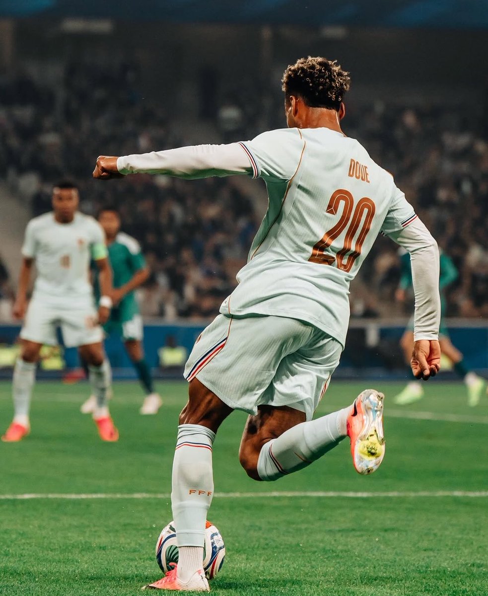 FPL_Z1's tweet photo. 📊 — ملخص لكل ما تحتاجه للجولة الاولى في تغريده واحده :

● المباريات اللي نستغلها 👀 :

• قطر ضد سويسرا (لاعب اقل شيء من سويسرا) ✅

• المانيا ضد كوراساو (لاعبين من المانيا) ✅

• اسبانيا ضد الرأس الاخضر (لاعبين من اسبانيا) ✅

• النرويج ضد العراق (لاعب من النرويج) ✅

● افضل المنتخبات في الاهداف المتوقعه ⚽️ :

• المانيا 🇩🇪 (4.05xG)
• اسبانيا 🇪🇸 (3.23xG)
• النرويج 🇳🇴 (2.62xG)
• سويسرا 🇨🇭 (2.52xG)
• البرتغال 🇵🇹 (2.4xG)

● افضل المنتخبا في الكلين شيت المتوقع 🧤 :

• المانيا 🇩🇪 (0.71xCS)
• اسبانيا 🇪🇸 & سويسرا 🇨🇭 (0.64xCS)
• المكسيك 🇲🇽 (0.62xCS)
• النرويج 🇳🇴 (0.61xCS)

● اعلى اللاعبين ملكيه 🌟

• برونو 🇵🇹 (وسط | 51%)
• مبابي 🇫🇷 (مهاجم | 49.5%)
• نونو مينديش 🇵🇹 (مدافع | 43.2%)
• لامين 🇪🇸 (وسط | 42.5%)
• كين 🏴󠁧󠁢󠁥󠁮󠁧󠁿 (مهاجم | 37.3%)

● خيارات ديفرنشال اقل من 5% 💎

• غالينديز 🇪🇨 (4.2 | حارس | 4.5%)
• رودريغيز 🇨🇭 (4.5 | مدافع | 1.7%)
• دوي 🇫🇷 (7.5 | وسط | 3.3%)
• ساني 🇩🇪 ( 7.4 | وسط | 1.4%)
• اوديغارد 🇳🇴 (7.7 | وسط | 4.6%)
• جاكبو 🇳🇱 (7.7 | مهاجم | 3.7%)
• طارمي 🇮🇷 (6.1 | مهاجم | 0.6%)

● افضل الاستراتيجيات 🧩

** في الاستراتيجيات انا اشوف ان كل واحد يسوي اللي يبي او اللي هو يشوفه افضل هذي خطتي الحاليه :

• الجولة الاولى 12th + الجولة الثانيه WC + الثالثه MAX C (بسبب ان ممكن تكون فيه مداوره في اللاعبين وماندري من ممكن يتألق)