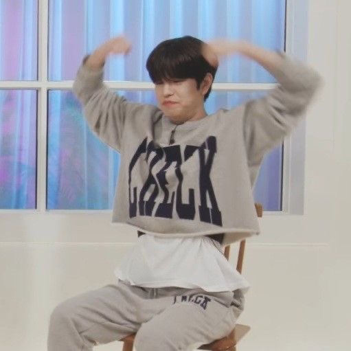 seungminismos's tweet photo. ⁉️ https://t.co/i6MuLXvhUY
