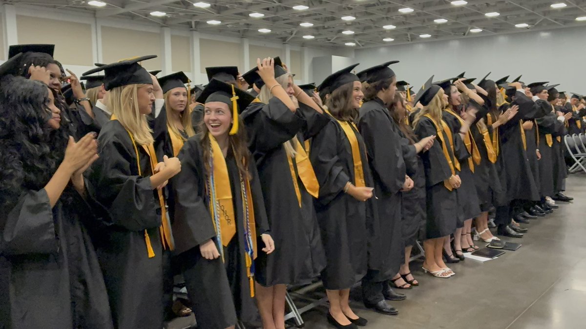 vbschools's tweet photo. ⚔️ The next quest begins today, Knights!

May courage, determination, and opportunity guide you wherever your path leads. 🤩

#VBCPSGradWeek #VBCPSClassof2026 #VBCPSCelebrates #VBCPSProud #WeAreVBSchools @kellamhigh #OnceAKnightAlwaysAKnight https://t.co/QoDe8BUKmS