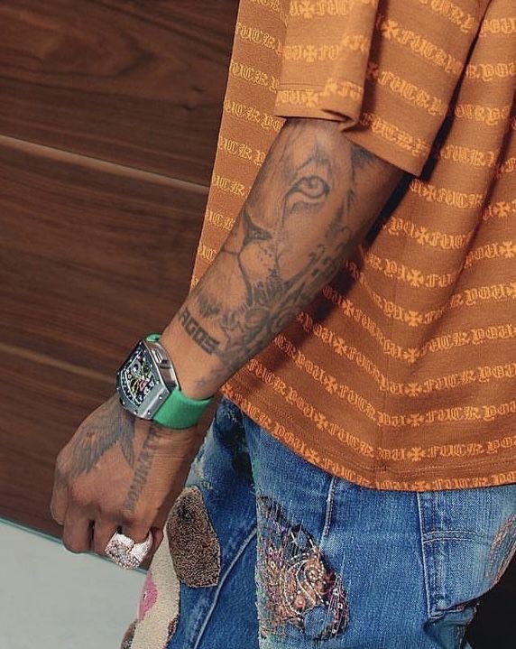 FairlyUsedBABE's tweet photo. Show me a celebrity with better hand tats than WIZKID 🥳🤩🏂

a S T A R B O Y♥️🦅 montage https://t.co/6hFceqgPm1