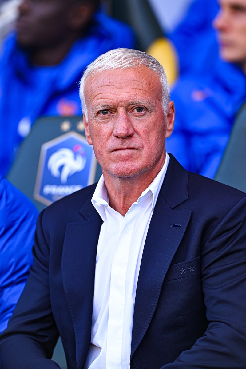 _BeFootball's tweet photo. C'est la toute dernière compétition de notre Didier Deschamps national sur le banc de l'Équipe de France 🥲

Une seule mission : RAMENEZ LA COUPE À LA MAISON 🏆🇫🇷