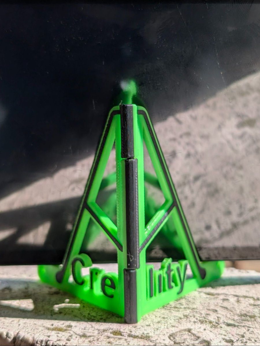 jp181278's tweet photo. @Creality3dP well for sure I'm going to print a new stand that can take not only the smartphone but also the power bank in full Creality style https://t.co/jyuo2vlQlb https://t.co/Y8FrMpNVsL