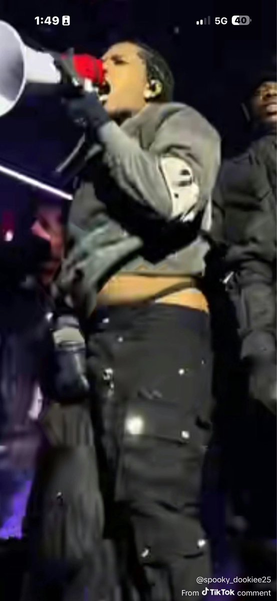 Raindropsmedia1's tweet photo. A$AP Rocky goes viral after being accused of wearing a Fenty thong! 👀🤔 https://t.co/7cCxU9nwPM