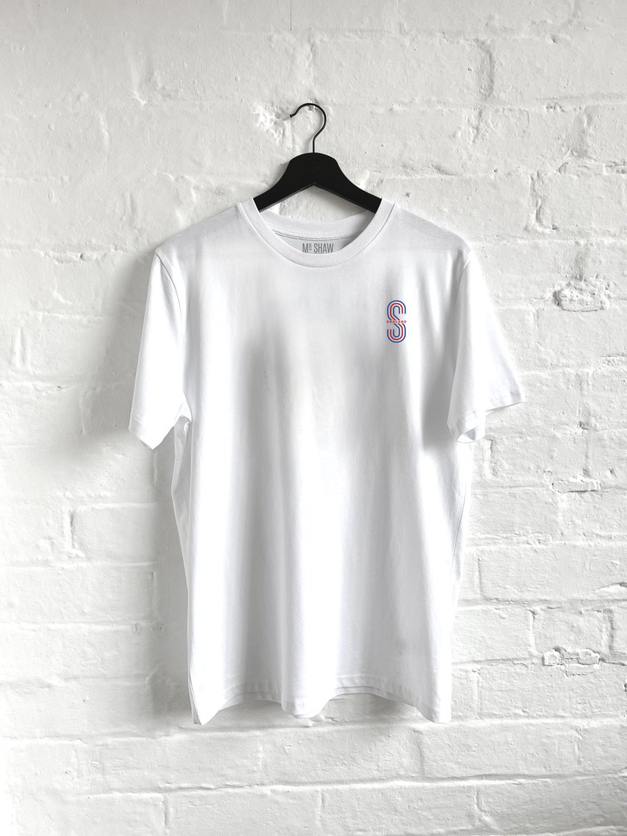 MrShaw75's tweet photo. Back after request with have the S Icon England badge t-shirt in our original classy left chest position and the added large S Icon for a more in your face proud and retro look. 

https://t.co/msc7NuPC2O

#englandtees #england #footballfans #menscasualwear https://t.co/j2OnRg5azo