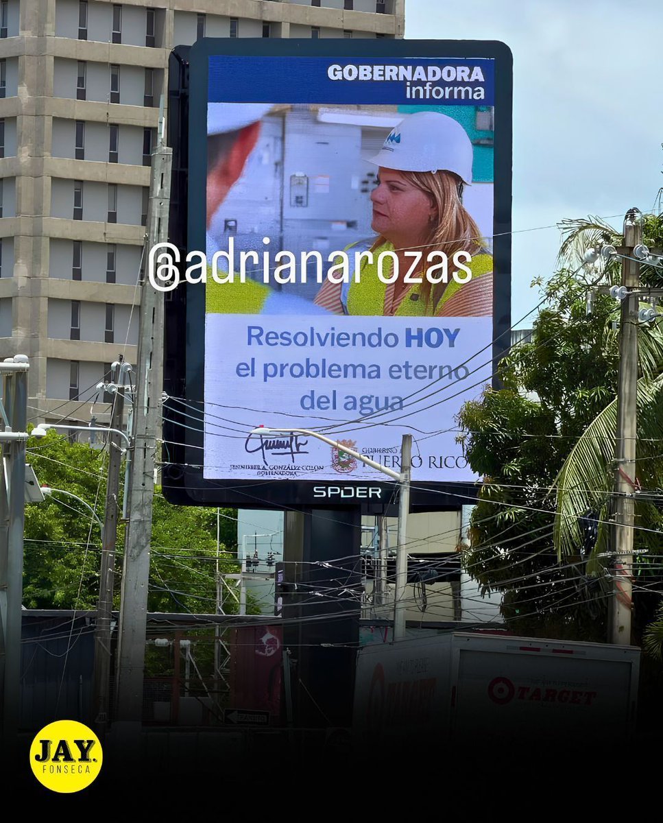 jayfonsecapr's tweet photo. 🚱 El agua no llega, pero el billboard de Jenniffer González sí.

📢 "Resolviendo HOY el problema eterno del agua" es el mensaje que La Fortaleza puso en varias vallas del Baldorioty, mientras distintas zonas alrededor de la isla llevan semanas batallando con el servicio.

🤔 ¿Resolviendo dónde exactamente?

🗣️ ¿Qué opinas de este anuncio? Comenta.

Foto cortesía: Adriana Rozas Rivera

#Agua #AAA #SinAgua #JennifferGonzalez #JGo